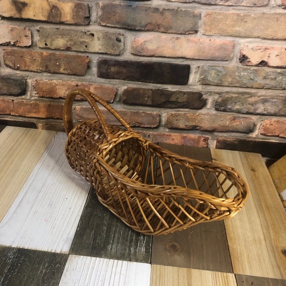 Wicker Hand Made Crafted Scoop Basket with Handle - Picture 7 of 8